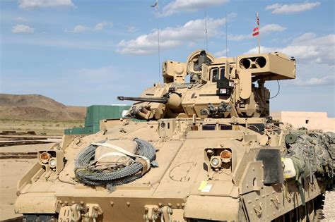 bradley fighting vehicle specs.